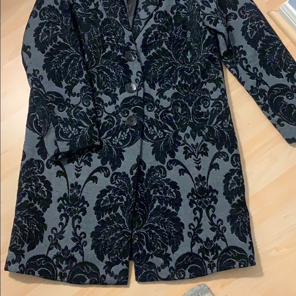 Beautiful chenille medallion coat - Picture 2 of 5